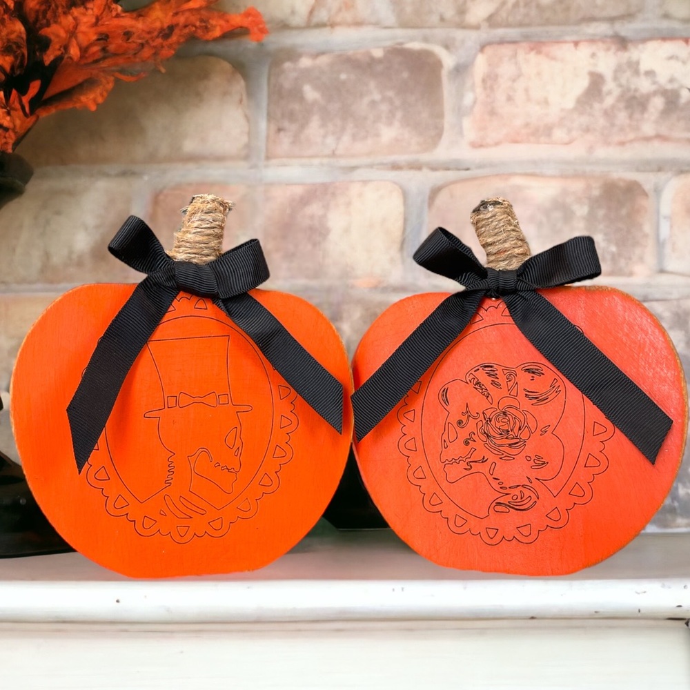 Set of 2 Engraved Pumpkins With Skeleton Bride And Groom